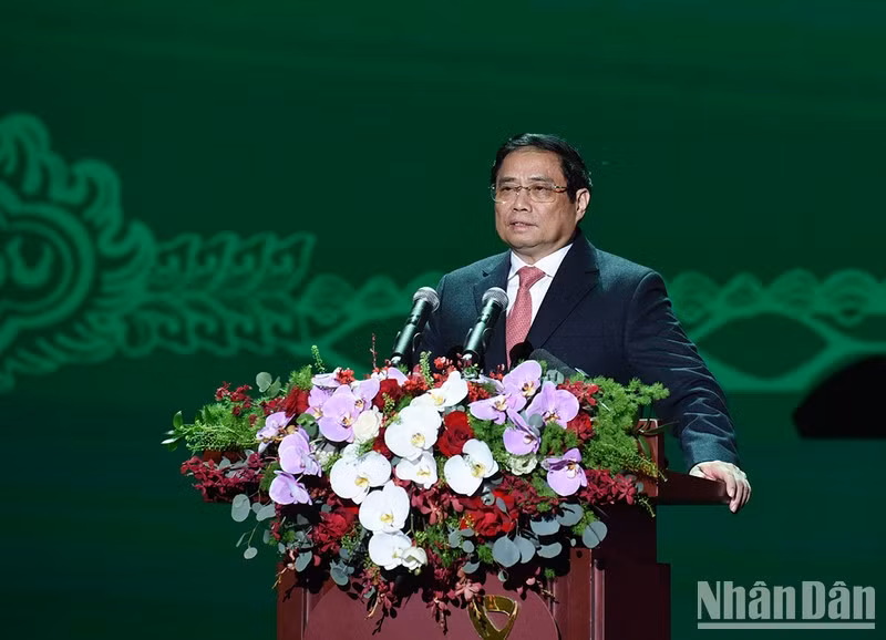 El primer ministro Pham Minh Chinh habla en la ceremonia.