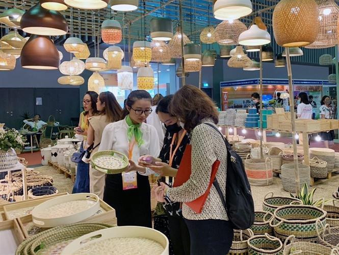 En la feria. (Fotografía: VNA)