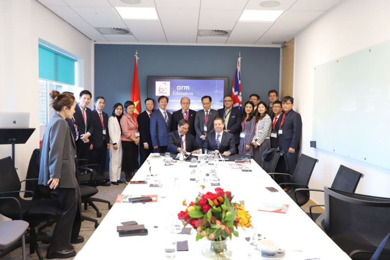 Firma de un memorando de entendimiento de cooperación entre Vietnam y Reino Unido (Fotografía. VNA)