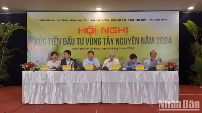 Convocan provincias vietnamitas a invertir en casi 560 proyectos.