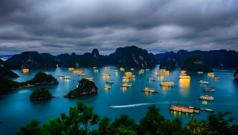 Foto exhibida de la bahía de Ha Long.