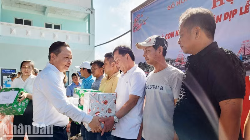 Localidad vietnamita alienta faena en mar y lucha contra pesca ilegal. (Fotografía: Nhan Dan)