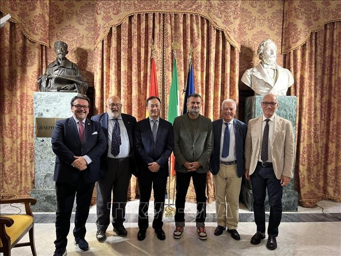 Vietnam busca fomentar cooperación económica marítima con la región italiana de Apulia. (Fotografía: VNA)