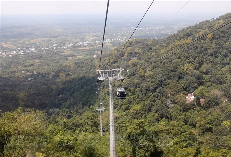 El moderno sistema de teleférico puede atender a turistas con una capacidad máxima de dos mil 400 personas por hora.