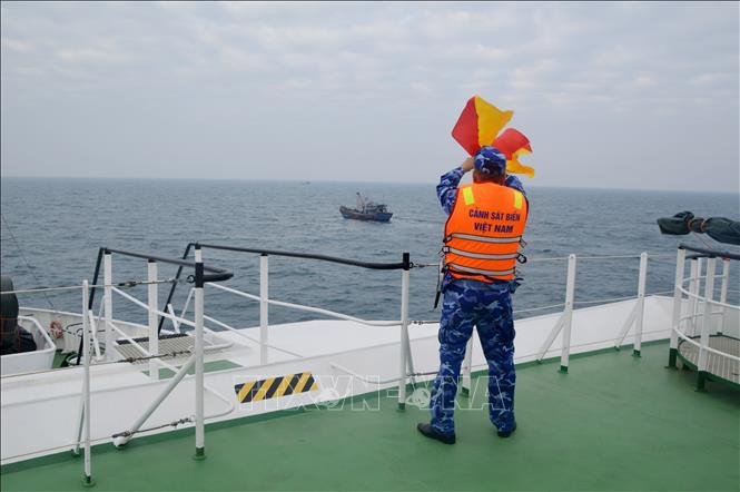Concluye con éxito patrulla conjunta entre guardacostas de Vietnam y China. (Fotografía: VNA)