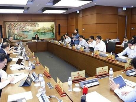 Panorama de un debate por grupo. (Fotografía: VNA)