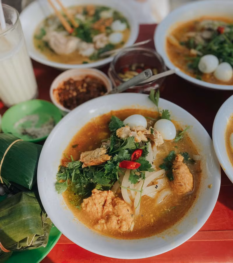 Banh Canh en la calle Pham Hong Thai.