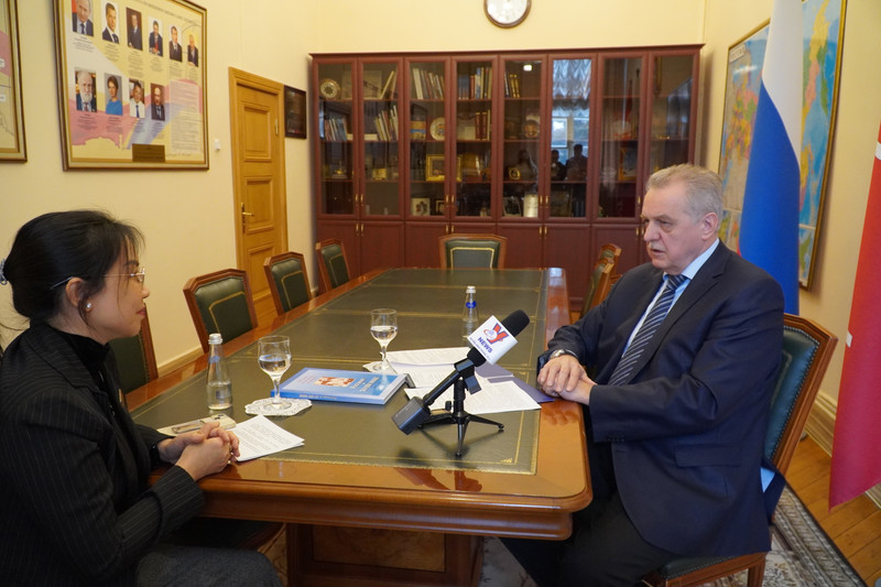 En la entrevista. (Fotografía: VNA)