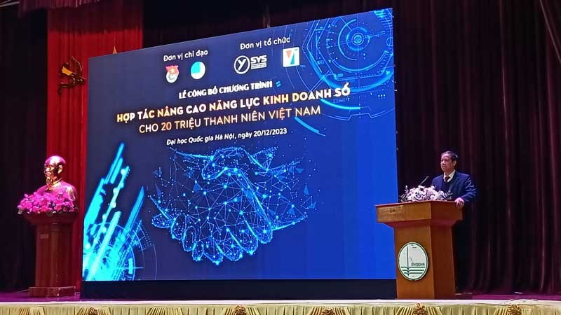 Ministro de Educación y Formación Nguyen Kim Son interviene en el evento.