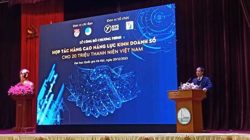 Ministro de Educación y Formación Nguyen Kim Son interviene en el evento.