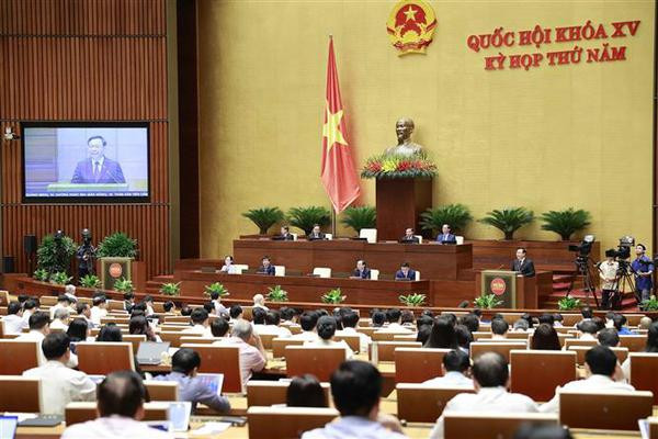 El presidente de la Asamblea Nacional de Vietnam, Vuong Dinh Hue, en la sesión. (Fotografía: VNA)