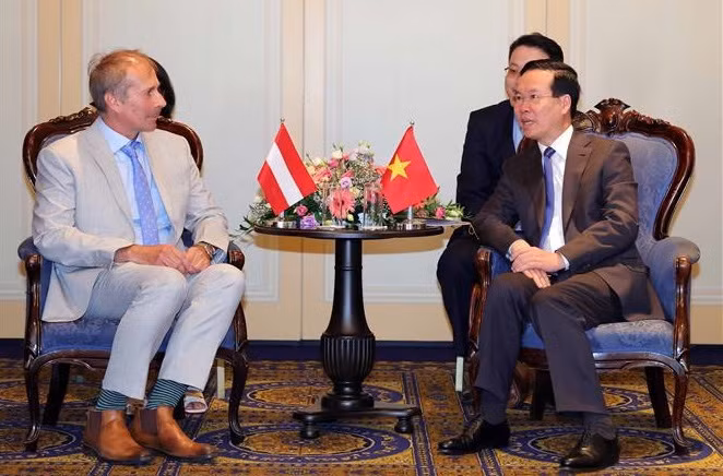 El presidente vietnamita, Vo Van Thuong, recibe a Alfred Gerstl, titular de la Asociación de Amistad Austria- Vietnam. (Fotografía: VNA)