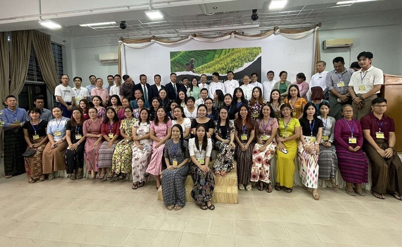 Estudiante del curso de idioma vietnamita en Myanmar. (Fotografía: baoquocte.vn)