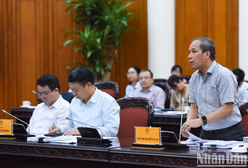 Representante del Banco Estatal de Vietnam.