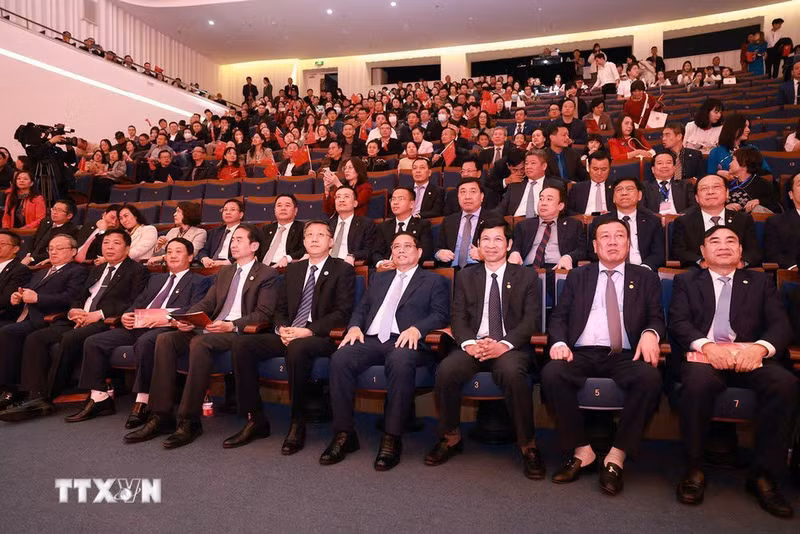 El primer ministro vietnamita, Pham Minh Chinh, asiste al Festival de Cultura y Turismo de Vietnam celebrado en la ciudad de Kunming. (Foto: VNA)