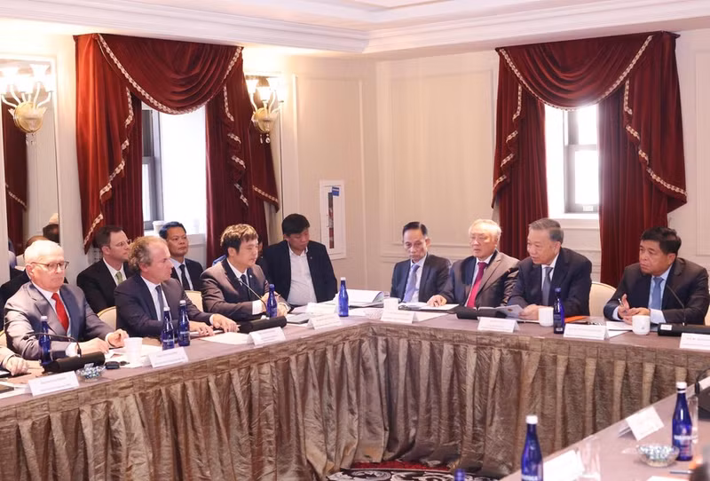 El secretario general del PCV y presidente del país, To Lam, interviene en el seminario sobre el fortalecimiento de la cooperación bilateral en el desarrollo de la industria de semiconductores y la inteligencia artificial. (Foto: VNA)