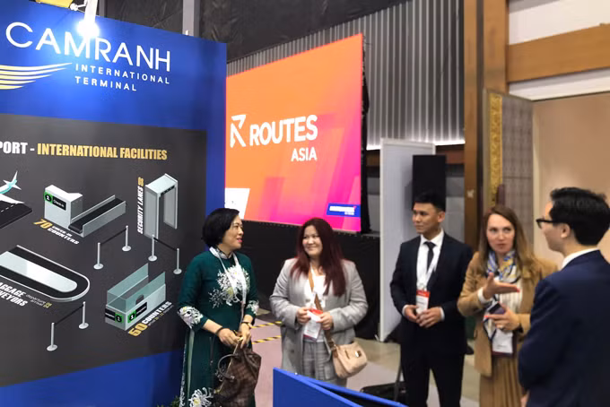 Representantes de la sociedad anónima del aeropuerto internacional de Cam Ranh en la actividad. (Foto: baokhanhhoa.vn)