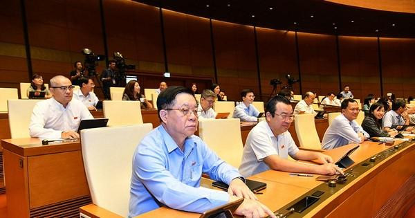 Los legisladores votan para aprobar la Resolución sobre la planificación del presupuesto estatal de 2023. 