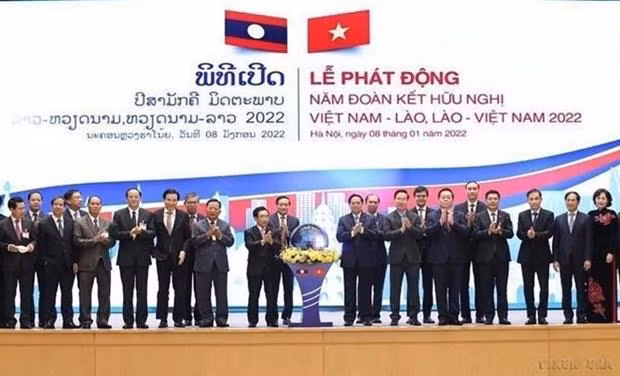 El primer ministro vietnamita, Pham Minh Chinh, y su homólogo laosiano Phankham Viphavanh en una ceremonia de inauguración del Año de la Solidaridad y la Amistad entre ambas naciones. (Fotografía:VNA)