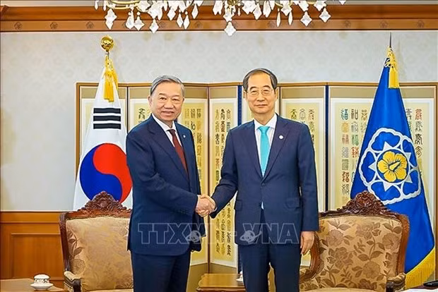 El ministro de Seguridad Pública de Vietnam, general To Lam, y el primer ministro de Corea del Sur, Han Duck-soo, (derecha). (Foto: VNA)