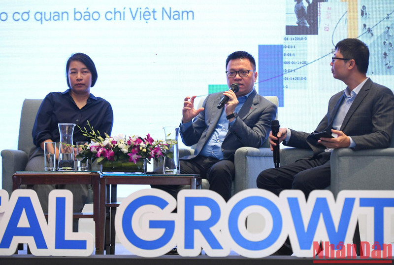 Le Quoc Minh, miembro del Comité Central del Partido Comunista y subjefe de su Comisión de Comunicación y Educación, redactor jefe del periódico Nhan Dan (Pueblo) y presidente de la Asociación de Periodistas del país, habla en el evento. 