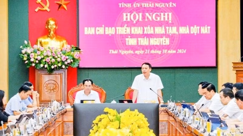 Se espera que la remoción de casas temporales y en ruinas para los hogares elegibles en Thai Nguyen se complete antes del 31 de marzo de 2025. (Foto: VNA)
