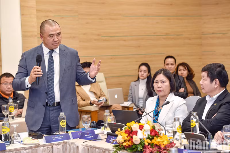 En el evento, dirigentes de las empresas, economistas y representantes de las instancias estatales centraron en discutir medidas destinadas a ayudar el sector del turismo y la aviación a alcanzar las metas establecidas, no solo en 2023 sino también en los años siguientes.