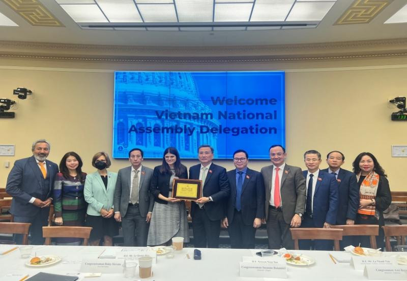 La delegación de la Comisión de Ciencia, Tecnología y Medio Ambiente de la Asamblea Nacional visita Estados Unidos. (Fotografía: VNA)