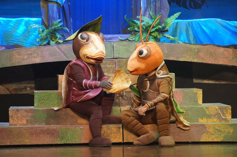 Una escena de la obra "Las aventuras de un grillo". (Foto: hanoimoi.vn)