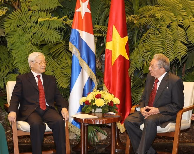 El secretario general del Partido Comunista de Vietnam, Nguyen Phu Trong, sostiene conversaciones con el primer secretario del Comité Central del Partido Comunista y presidente del Consejo de Estado y de Ministros de Cuba, Raúl Castro Ruz (actualmente desempeña otras funciones) (La Habana, el 29 de marzo de 2018). (Foto: Tri Dung-VNA)