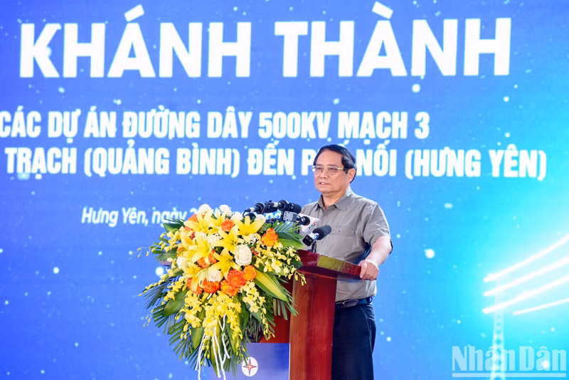 El primer ministro Pham Minh Chinh habla en el evento.