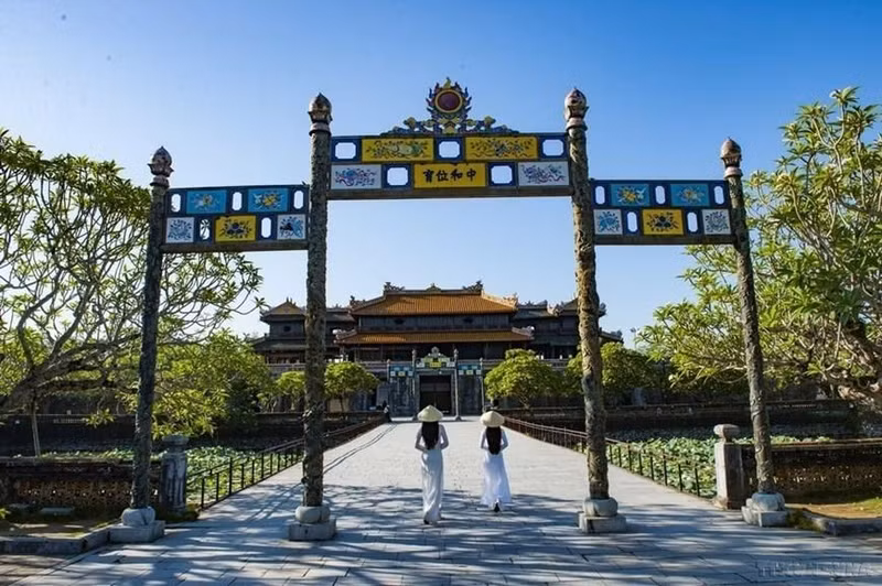 La poesía sobre la arquitectura real de Hue fue el tercer patrimonio documental de la dinastía Nguyen reconocida como Patrimonio Documental Mundial en 2016. (Fotografía: VNA)