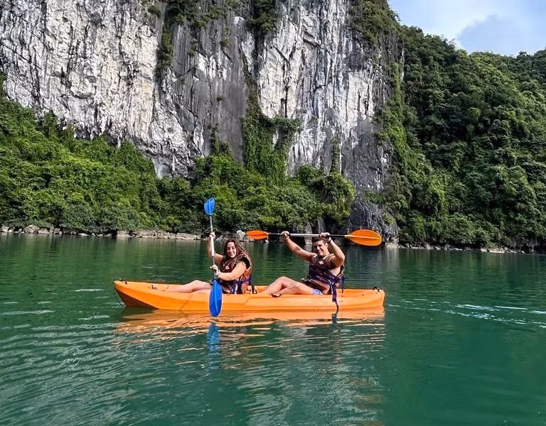 La opción de practicar un este deporte mientras admiran los corales, los peces y la rica vegetación en las islas, brinda a los turistas un tiempo muy relajante.