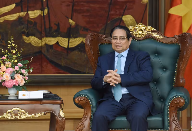 El primer ministro Pham Minh Chinh habla en la cita.