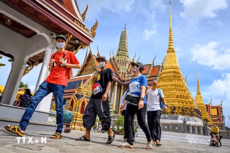 Los turistas visitan el Palacio Real en Bangkok, Tailandia. (Foto: AFP/TTXVN)