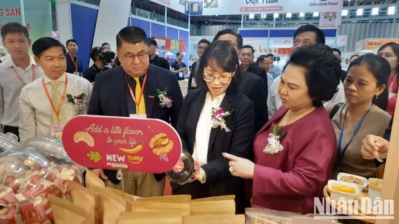 Visitantes a la exposición. Visitantes a la exposición.