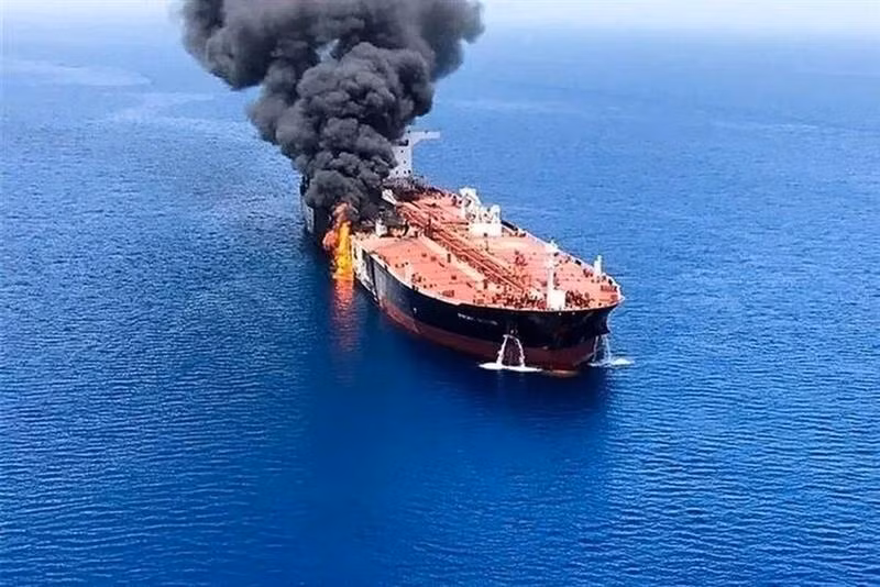 Buque petrolero atacado por fuerzas hutíes en el Mar Rojo. (Foto: IRNA/VNA)