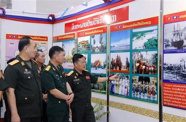 Exposición fotográfica sobre relaciones especiales Vietnam-Laos. (Fotografía: VNA)