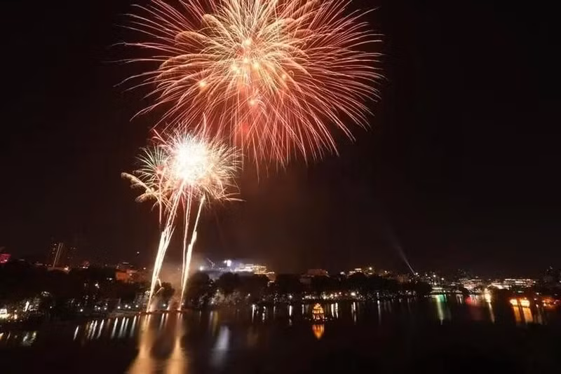 Lanzarán en Hanói fuegos artificiales por aniversario de su liberación. (Foto: VNA)