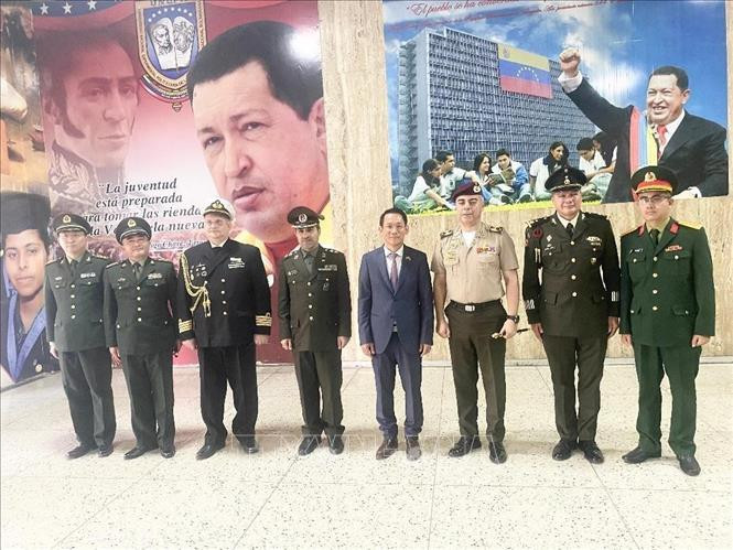 Participantes en el evento. (Fotografía: VNA)