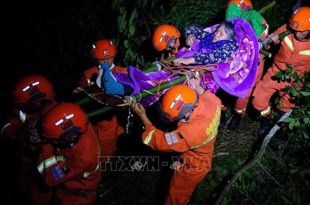 El sismo de 6,8, en la escala de Richter dejó un saldo de 65 muertes y 170 heridos, según datos preliminares. (Fotografía: Xinhua/ VNA)