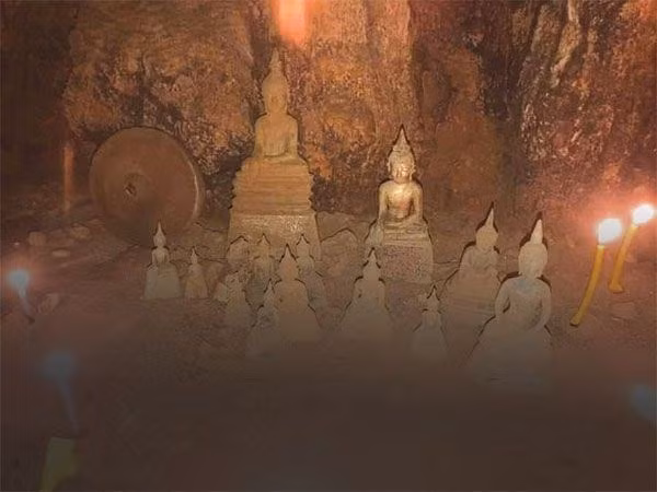 Estatuas de Buda dentro de una cueva en la aldea de Nadee, distrito de Viengthong, provincia de Borikhamxay. (Foto: The Star)