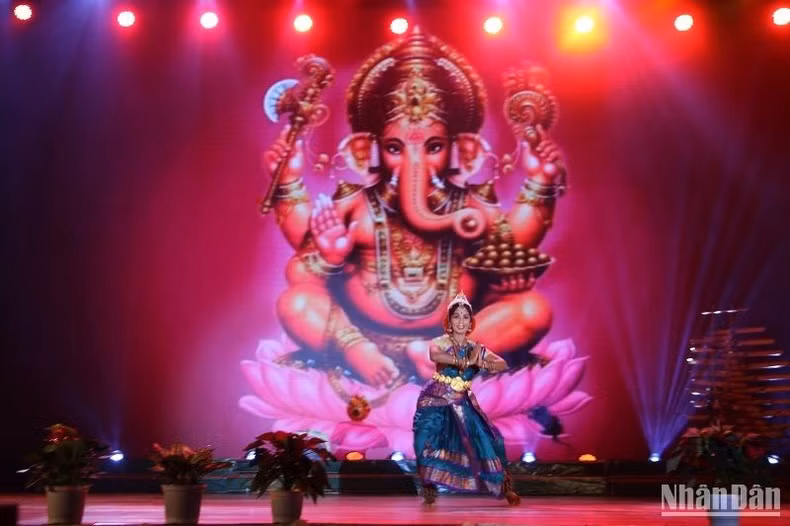 Actuación de la cultura india.