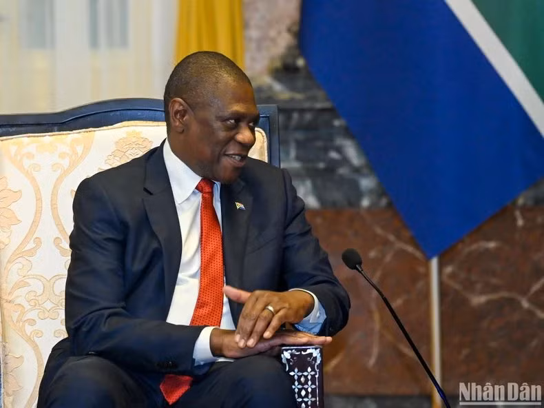 El vicepresidente de, Paul Mashatile, habla en el encuentro.