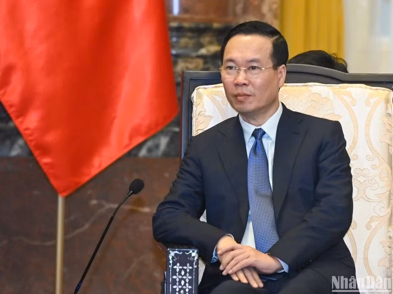 El presidente vietnamita, Vo Van Thuong, habla en la reunión.