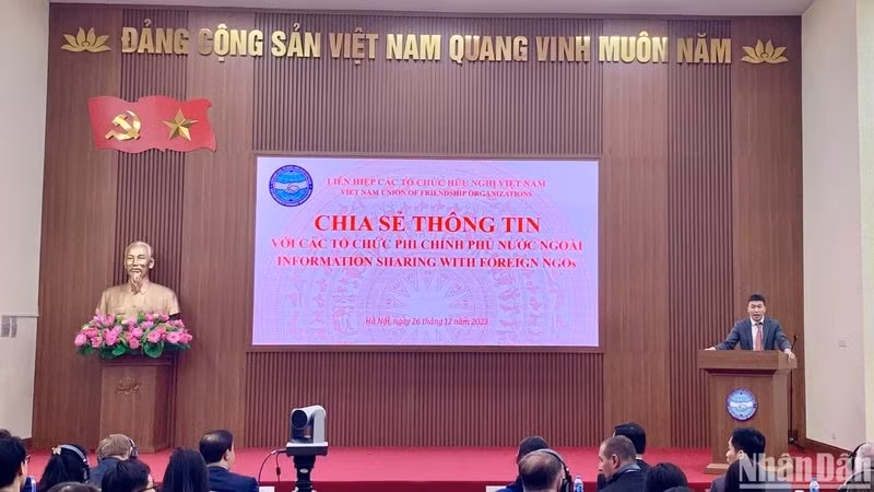 Phan Anh Son, vicepresidente de VUFO y subjefe del Comité del Trabajo sobre ONG extranjeras, habla en el evento. 