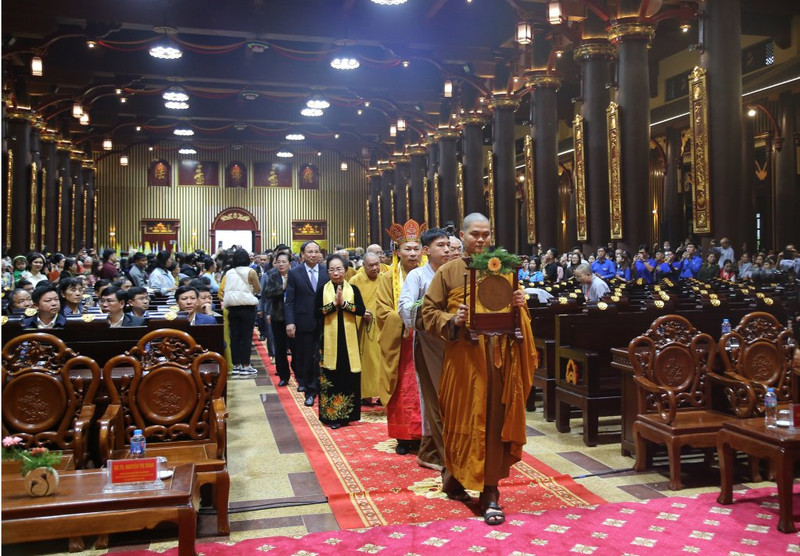 Acto para iniciar el festival. (Foto: baoquangninh.vn)