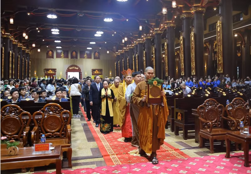 Acto para iniciar el festival. (Foto: baoquangninh.vn)