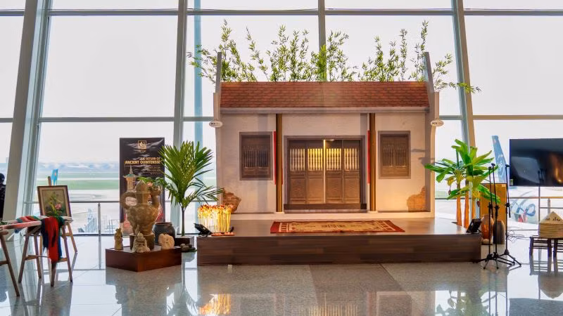 Recrean la imagen de una antigua casa vietnamita en la zona de la puerta 23 - Terminal T. Recrean la imagen de una antigua casa vietnamita en la zona de la puerta 23 - Terminal T.
