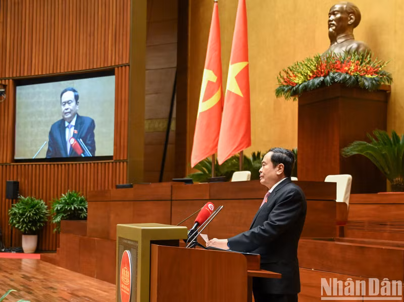 Tran Thanh Man habla en la reunión.